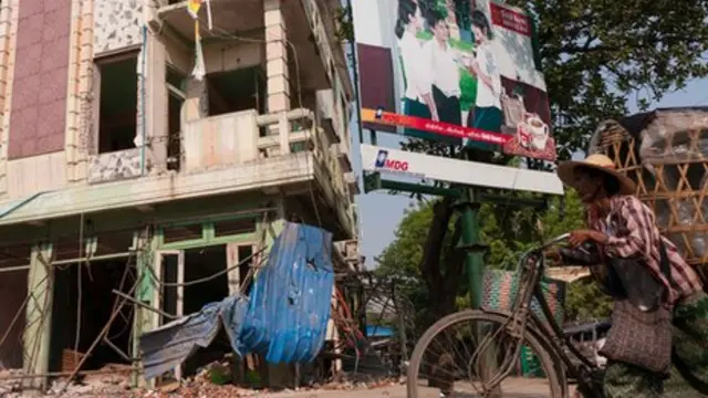 به دلیل ناآرامی ها دست کم دوازده هزار نفر مسلمان از خانه های خود فرار کرده اند
