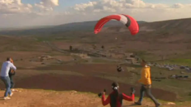 Musul'da yamaç paraşütü