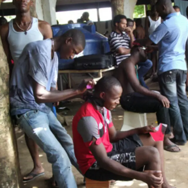 Centro com capacidade para 200 pessoas, abriga mais de 1,3 mil (Fotos: Fábio Pontes - BBC Brasil)