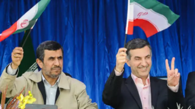 درحالیکه مشایی متهم به تجدید نظر طلبی ایدئولوژیکی است احمدی نژاد سعی دارد او را به عنوان کاندید خود معرفی کند