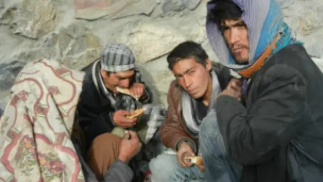 مدمنون في أفغانستان