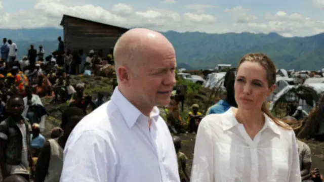 Jolie y el canciller británico William Hague
