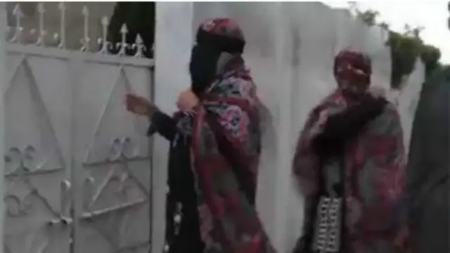  بېګم نسيم په پښتون سياست کې هغه بندې دروازې په پښتنو مېرمنې پرانیستې او د پښتونخوا د اطرافو نه هم تور سرې ميدان ته راووتې. 