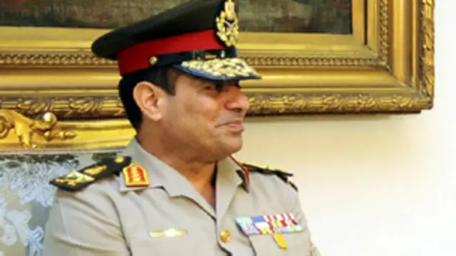 يدعو كثيرون في مصر السيسي للترشح للرئاسة 