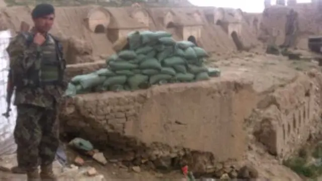 د غزني اوسېدونکي پر افغان امنيتي ځواکونو نيوکه کوي چې نه يې د دوى امنيت خوندي کړى او نه يې خپل