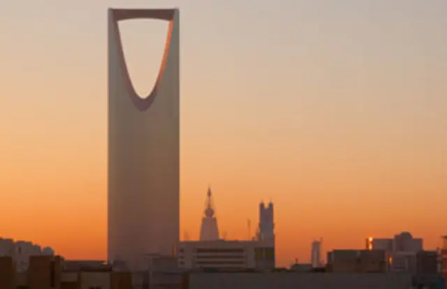 دو سال پیش، وقتی روسای جمهوری نه‌چندان محبوب مصر و تونس سرنگون شدند، پادشاه عربستان با سرعتی شگفت‌انگیز دست بکار شد و چندین میلیارد دلار دیگر برای ارائه خدمات رفاهی به شهروندان در نظر گرفت