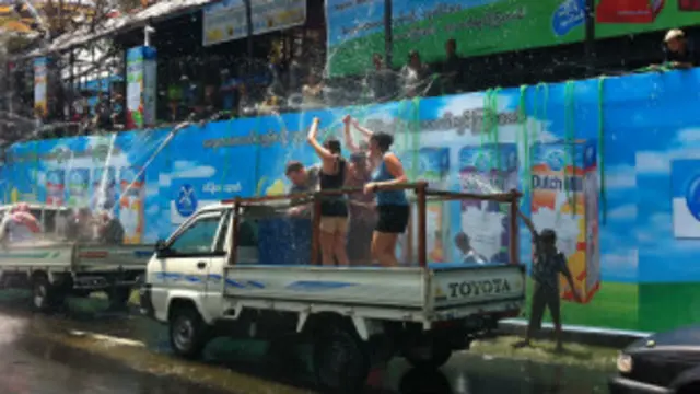 ကန်တော်ကြီး ပတ်လမ်းနဲ့ အင်းယားကန် ဘက်မှာ ကားတွေ၊ လူတွေနဲ့ အထူး စည်ကားခဲ့ 