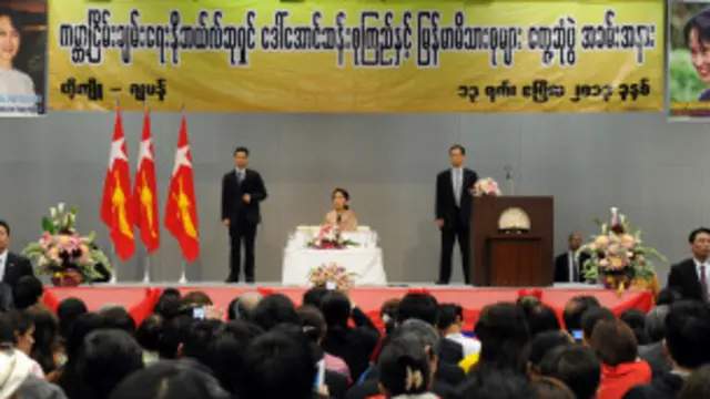 တိုကျို မြို့မှာ မြန်မာ မိသားစုတွေနဲ့ တွေ့ဆုံပွဲ မှာ အခုလို ဝေဖန် သွားခဲ့ တာ ဖြစ်ပါတယ်