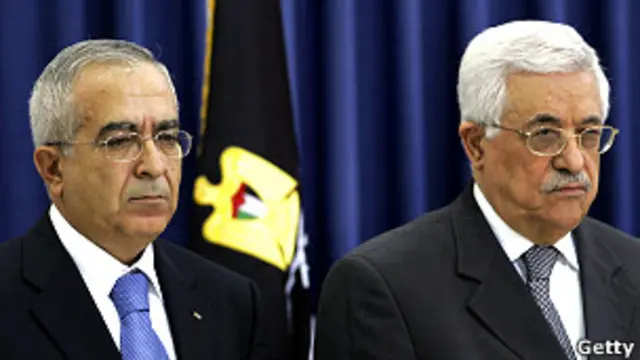 كان عباس كلف رئيس الوزراء المستقيل سلام فياض بتسيير أعمال الحكومة لحين تشكيل حكومة جديدة