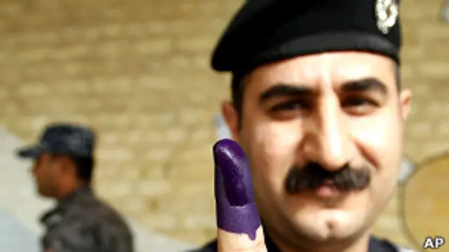 تشارك قوات الأمن في تأمين اقتراع عموم الناخبين في 20 ابريل/ نيسان