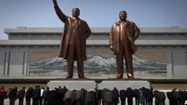 یونیورسٹی کے مطابق شمالی کوریا کے دورے میں بی بی سی کے لیے کام کرنے والے دو اور افراد بھی موجود تھے