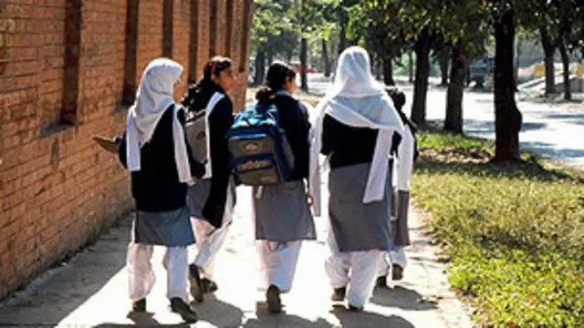 په مذهب کې عربي کلچر په خپل پښتني افغان شناخت باندې ولې دومره حاوي کوئ چې په نصاب کې د خپلې خاورې تحريکونو، مبارزان، اتلان، کولتور، تاريخ او تهذيب ته او پښتو ژبې ته هم د مذهب په ضد عمل وايئ!!