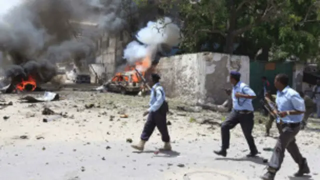 somali'de adliye yakınındaki patlama sonrasından bir an
