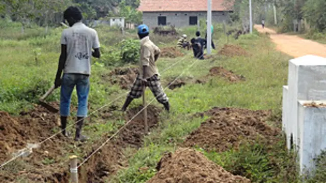 Land mines being removed in the north (file photo)