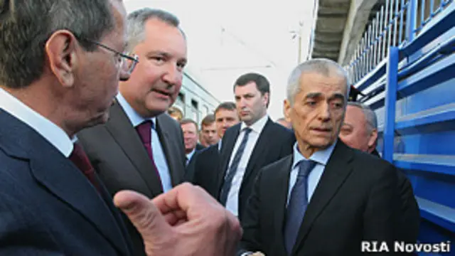 Дмитрий Рогозин и Геннадий Онищенко вышли из вагона поезда "Душанбе-Москва" в ужасе 