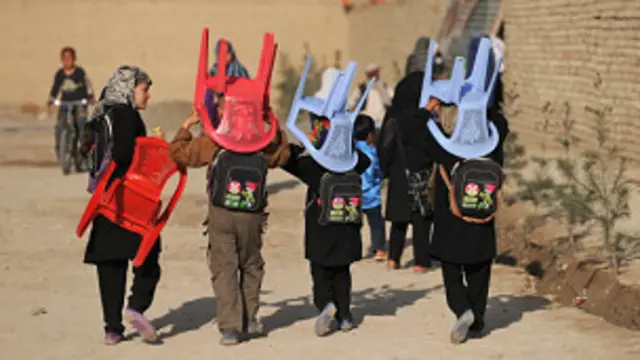 طالبانو د خپلې واکمنۍ پرمهال نجونې ښوونځيو ته نه پرېښوولې، خو اوس نژدې ۴ ميليونه نجونې ښوونځيو ته ځي