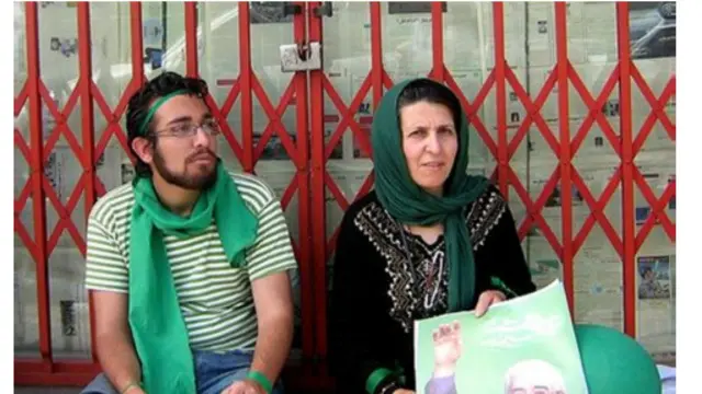 پروین فهیمی به همراه فرزندش، سهراب اعرابی