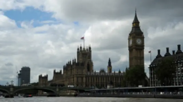 برطانوی وزارت داخلہ نے ایسے 99 افراد کی نشاندہی کی ہے جو برطانیہ میں رہنا چاہتے ہیں