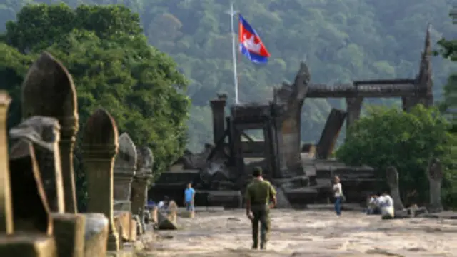 ဘုရားကျောင်းဘေးက နယ်မြေကို သူပိုင် ငါပိုင် အငြင်းပွား နေကြတာ ဖြစ်ပါတယ်