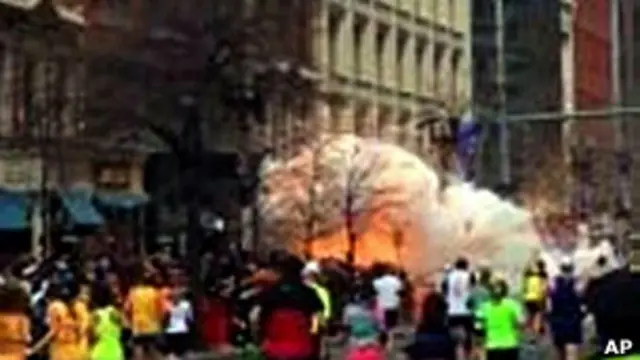 La policía atiende a las víctimas