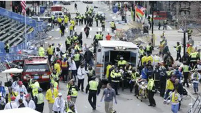 ထိခိုက် ဒဏ်ရာရသူတွေကို ကယ်ဆယ်ရေး ဆောင်ရွက်နေ