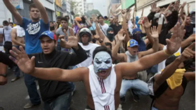 Grupo de manifestantes en Venezuela