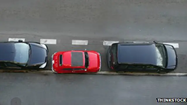 Деякі машини вже уміють самостійно виконувати паралельне паркування.