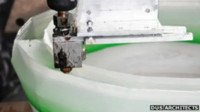 Об'єкти створюються шляхом друку тонких шарів будівельних матеріалів, які накладаються