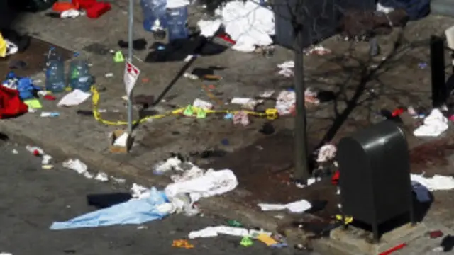 Hiện trường ngổn ngang sau vụ tấn công