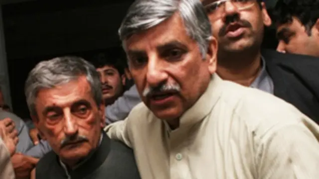 د چاودنې له امله غلام احمد بلور برسېرن ټپي شوی.