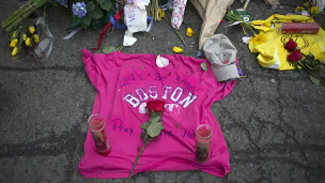 Người dân tưởng niệm những nạn nhân Boston