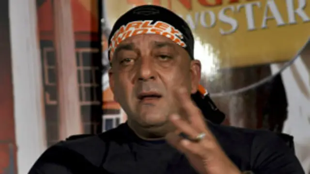 سنجے دت کو یہ سزا ایک پستول اور رائفل غیر قانونی طور پر رکھنے کے جرم میں سنائی گئی تھی