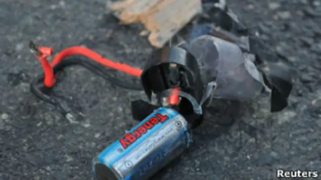 Остатки спускового механизма бомбы