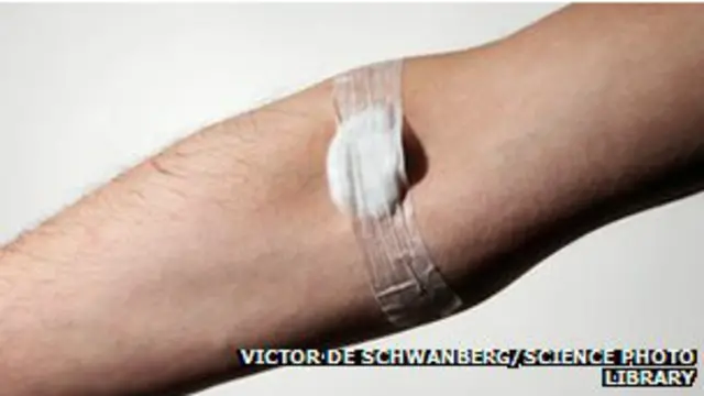 محققین کے مطابق چالیس سال سے زیادہ عمر والے شخص کو پروسٹیٹ کینسر کے خدشات کا پتہ لگانے کے لئے ’پی ایس اے‘ ٹیسٹ كروانے چاہئیں