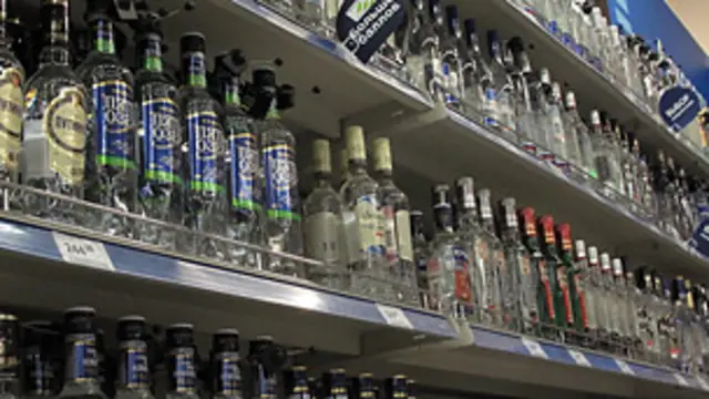 من الصعب اكتشاف الكحوليات المغشوشة، فمعظم مصنعيها يقلدون ختم الضرائب وإن كان أصغر حجماً.