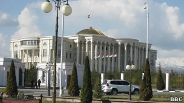 Правительственное здание в Душанбе