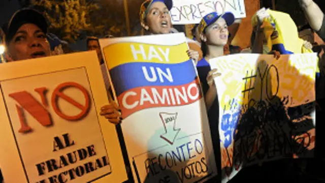 متظاهرون في فنزويلا 