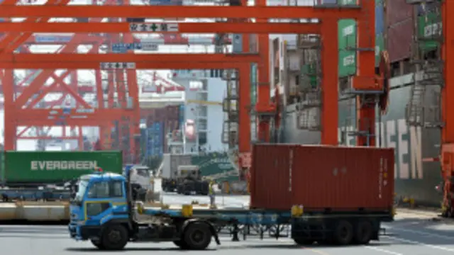 japonya'da bir limandan görüntü