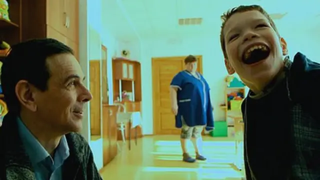 آندری دومبروفسکی، مدیر جدید پرورشگاه، برخورد کاملا متفاوتی از اسلافش دارد