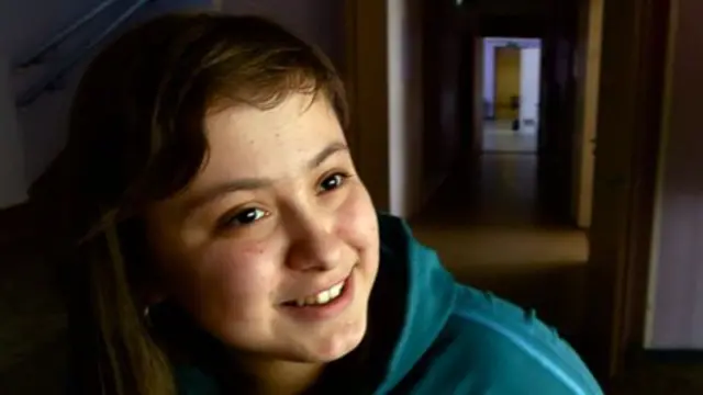 والدین سونیای ۱۴ ساله او را رها کردند، ولی او نسبت به آینده‌اش خوشبین است