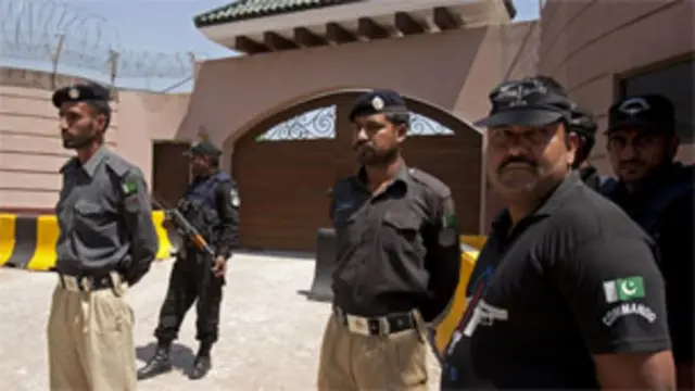 دھماکہ خیز مواد برآمد ہونے کے یہ واقعات پرویز مشرف کی زندگی کولاحق خطرات کے بارے میں ان کے خدشات کی عکاسی کرتا ہے: رضا قصوری