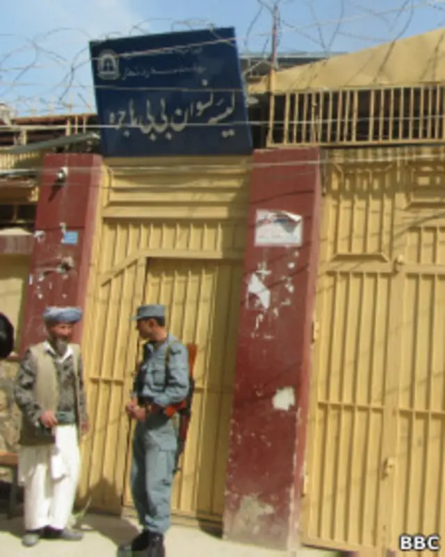 مسئولان می‌گویند که دانش‌آموزان دختر مکتب بی‌بی‌هاجره سال گذشته نیز در رویداد مشابهی مسموم شده‌اند