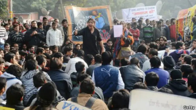 Студенти Нью-Делі вимагають справедливості для жертви кричущого зґвалтування