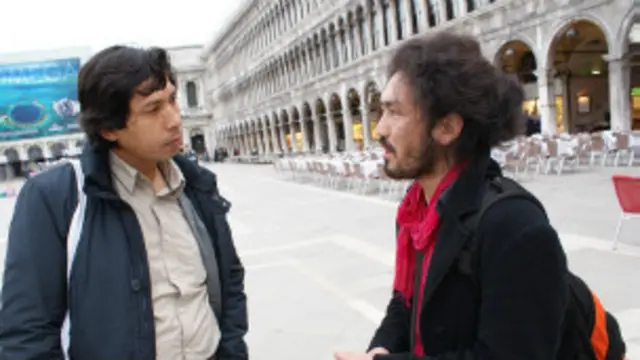 انجیرهای سرخ مزار همانطور که در بین فارسی زبان‌ها علاقه مندان زیادی داشته، در ایتالیا نیز بعد از مدت کوتاهی توانسته علاقمندانی پیدا کند.