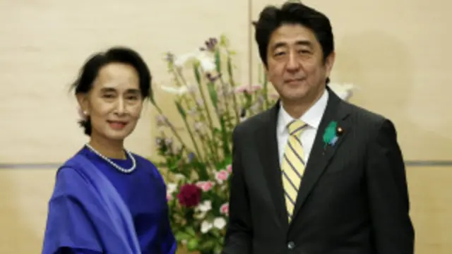 ဒေါ်အောင်ဆန်းစုကြည်လည်း ဂျပန် ခရီးစဉ် အတွင်း မစ္စတာ ရှင်ဇို အာဘေးကို တွေ့ဆုံခဲ့။