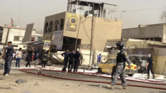 التفجيران استهدافا المصلين من الشيعة والسنة