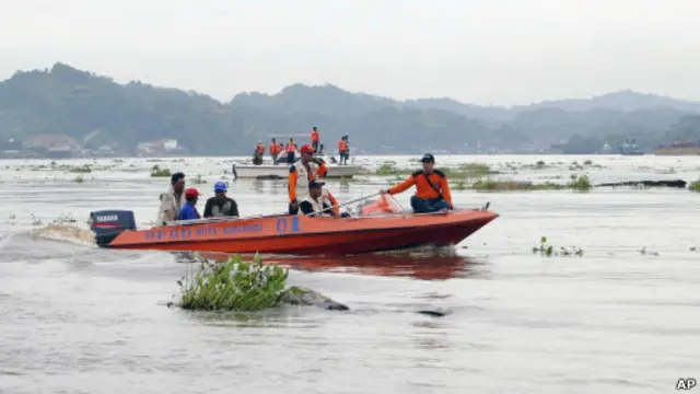 Tim SAR terus mencari korban kapal tenggelam di Sungai Mahakam, Kaltim.