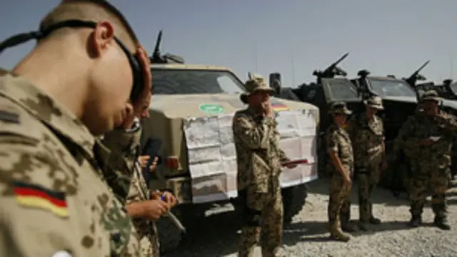 لسګونه زره ايساف سرتيري په افغانستان کې د وسله والو پر ضد جنګېږي