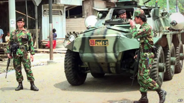 Ajakan Partai Gerindra kepada Partai Aceh dikritik pegiat HAM yang mengkaitkan persoalan HAM Aceh di masa konflik. 