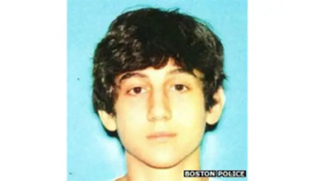 بوسٹن پولیس نے ژوخار کی تصویر جاری کی ہے اور کہا ہے کہ مسلح اور خطرناک ہیں